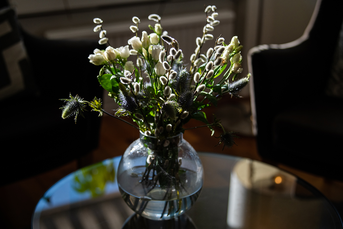 Blommor i coachingrum hos Lotta Wallér